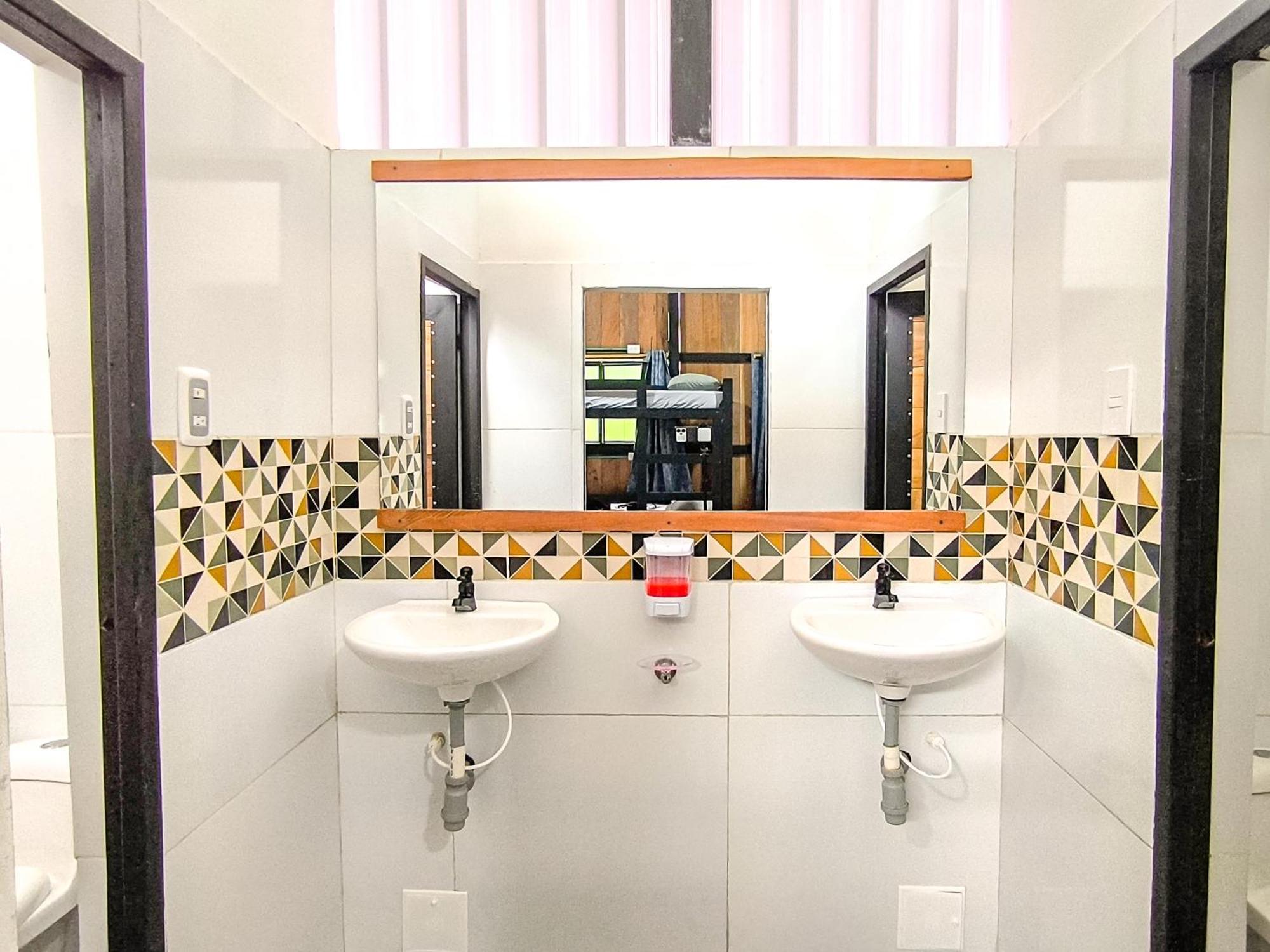 Hostel Casa De Las Palmas Tours เลติเซีย ภายนอก รูปภาพ