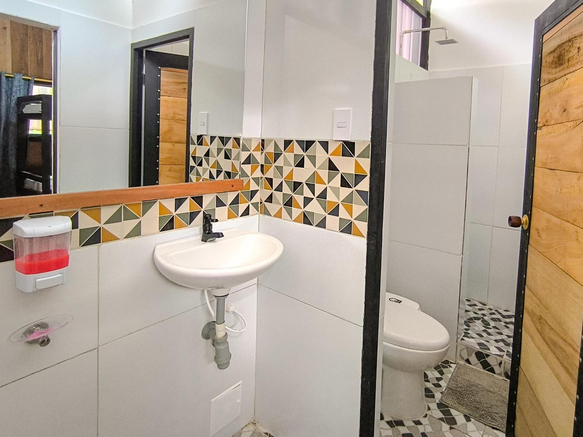 Hostel Casa De Las Palmas Tours เลติเซีย ภายนอก รูปภาพ