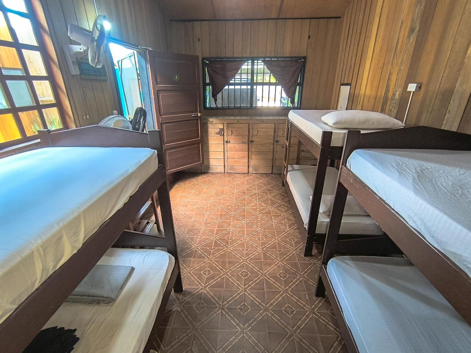 Hostel Casa De Las Palmas Tours เลติเซีย ภายนอก รูปภาพ